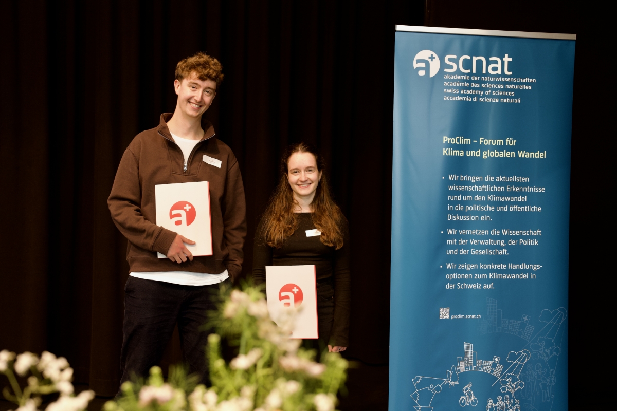 Pierre Testorf, PhD student at the Global Biogeochemical Modelling group, and Lena Fasnacht, PhD student at the Cloud dynamics group. Photograph: Andres Jordi