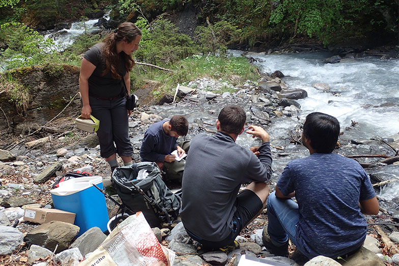 A group of researchers in the Vallon de Nant